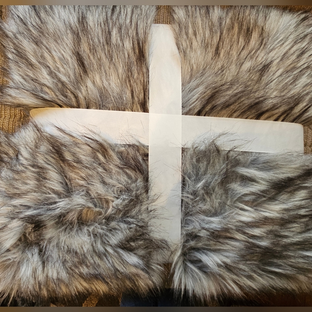 Gray Faux Fur Throw - Picture 2 of 2